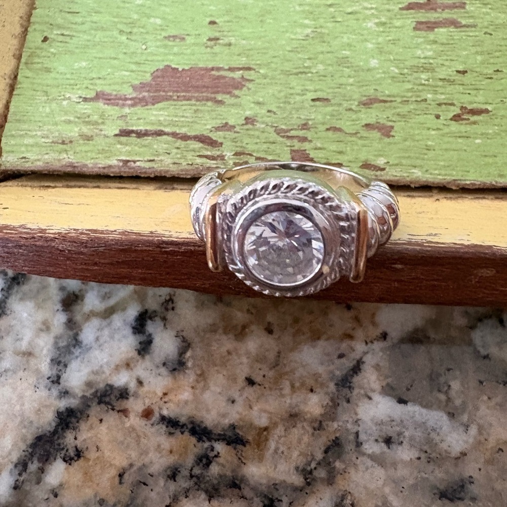 🌷SilverPlated Round Stone Ring
